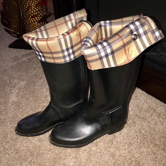 Burberry Shoes - 🌺🌺TALL EQUESTRIAN HAYMARKET🌺39🌺